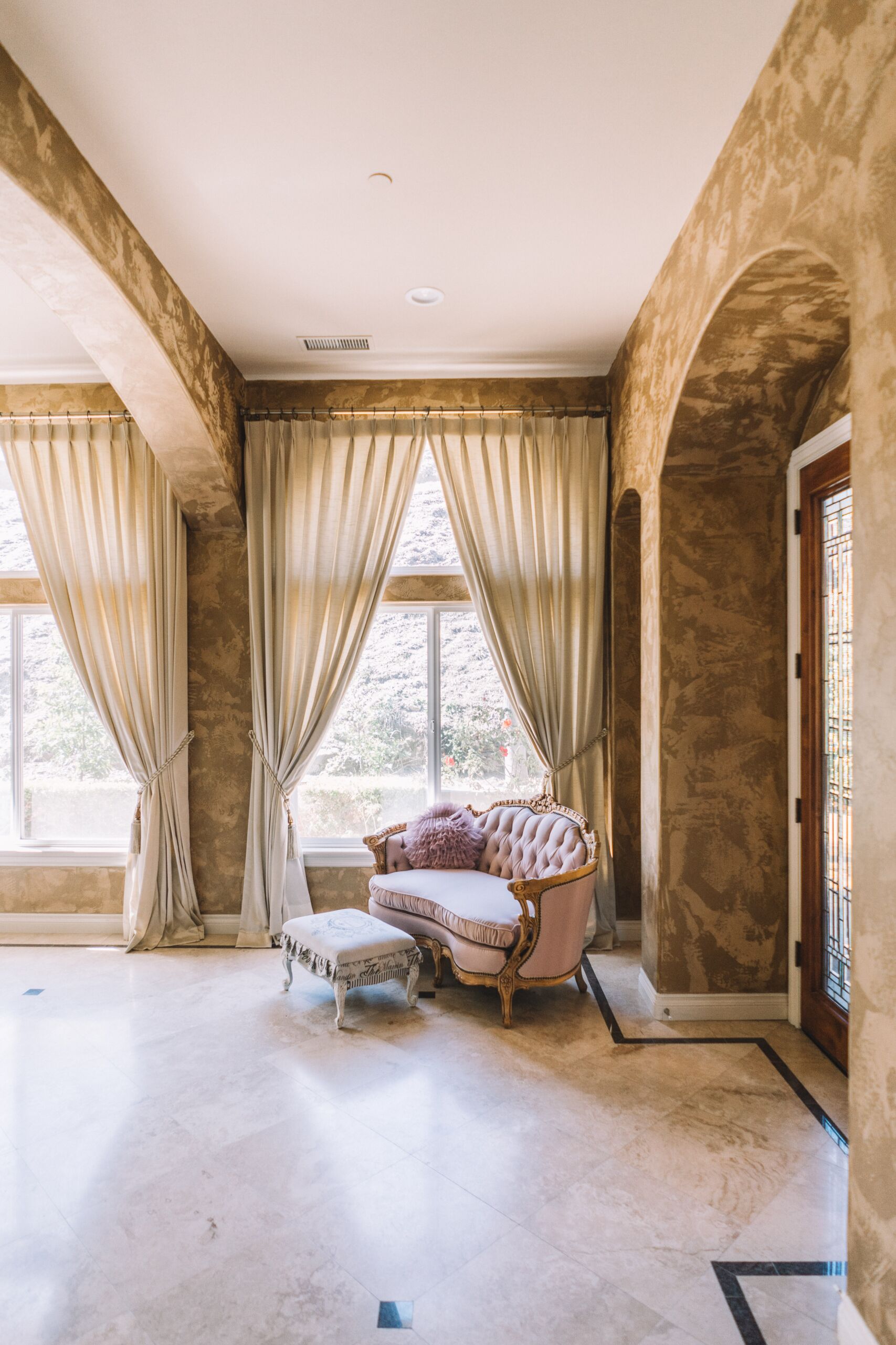 marble like plaster walls in a foyer of a luxury house in Forest Hill, Toronto